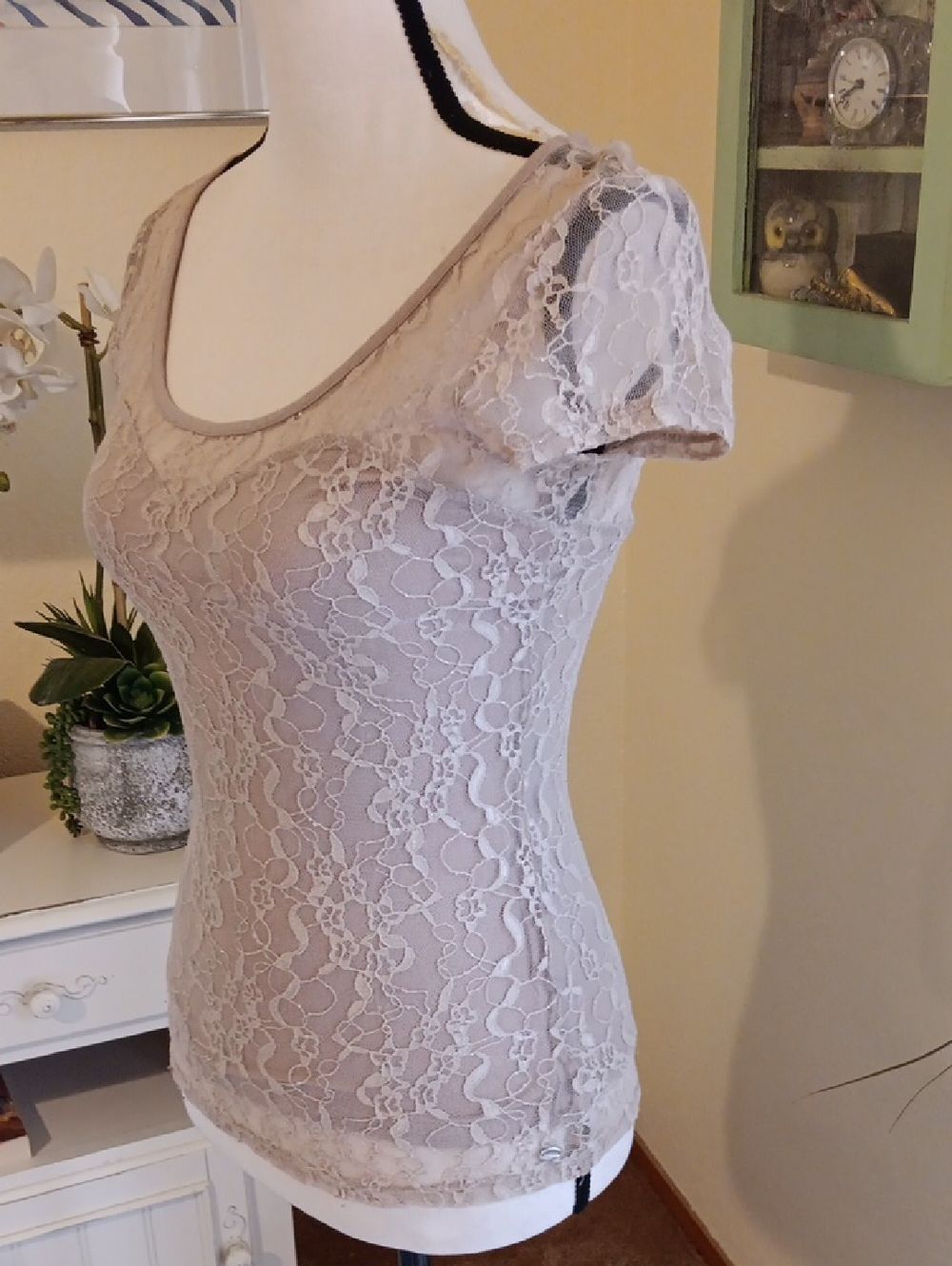 GUESS Sheer Lace Top With Sweetheart Lining - Picture 4 of 8